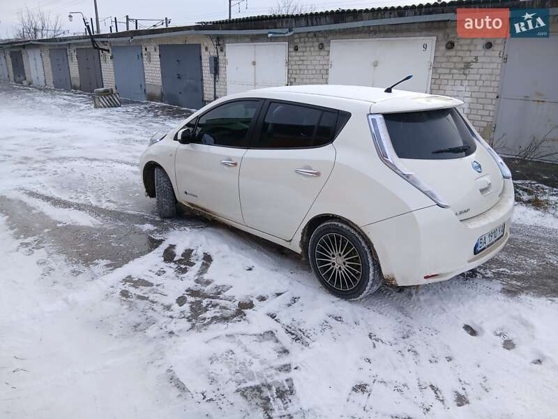 Хэтчбек Nissan Leaf 2013 в Кропивницком