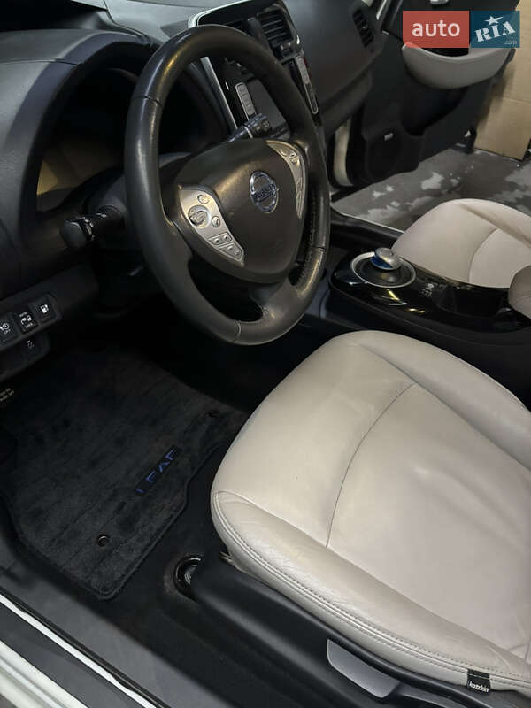 Хетчбек Nissan Leaf 2017 в Дніпрі