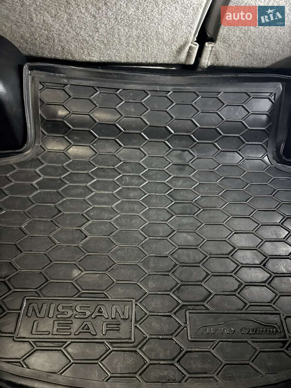 Хетчбек Nissan Leaf 2017 в Дніпрі