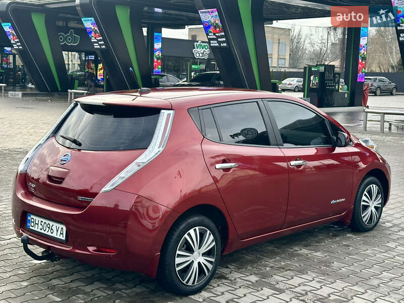 Хэтчбек Nissan Leaf 2013 в Одессе