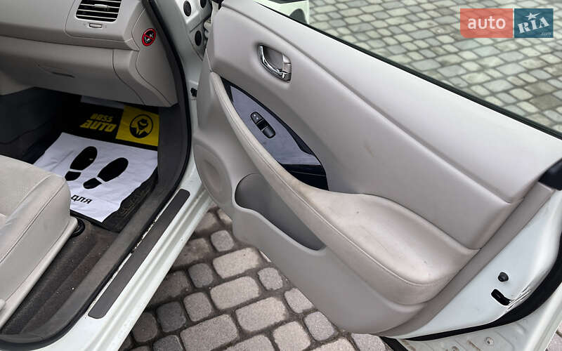 Хэтчбек Nissan Leaf 2012 в Мукачево фото 13 Хэтчбек Nissan Leaf 2012 в Мукачево