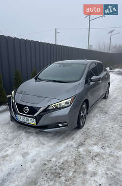 Хэтчбек Nissan Leaf 2017 в Новоукраинке