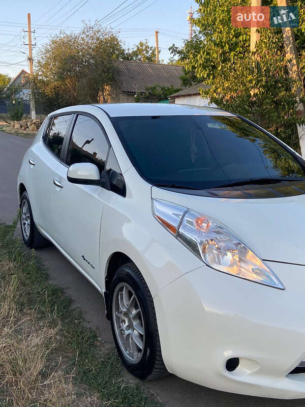 Хетчбек Nissan Leaf 2015 в Березівці