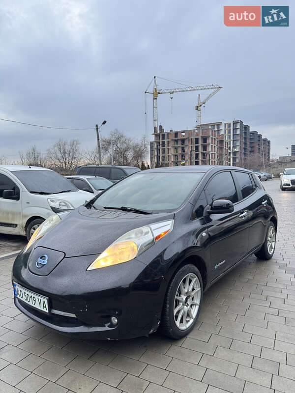 Хэтчбек Nissan Leaf 2013 в Ужгороде