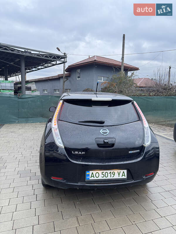 Хэтчбек Nissan Leaf 2013 в Ужгороде