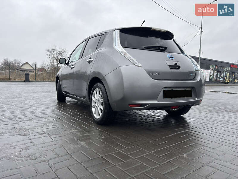 Хэтчбек Nissan Leaf 2013 в Днепре