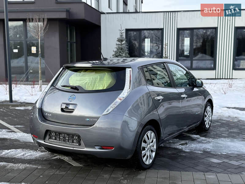 Хэтчбек Nissan Leaf 2015 в Городке
