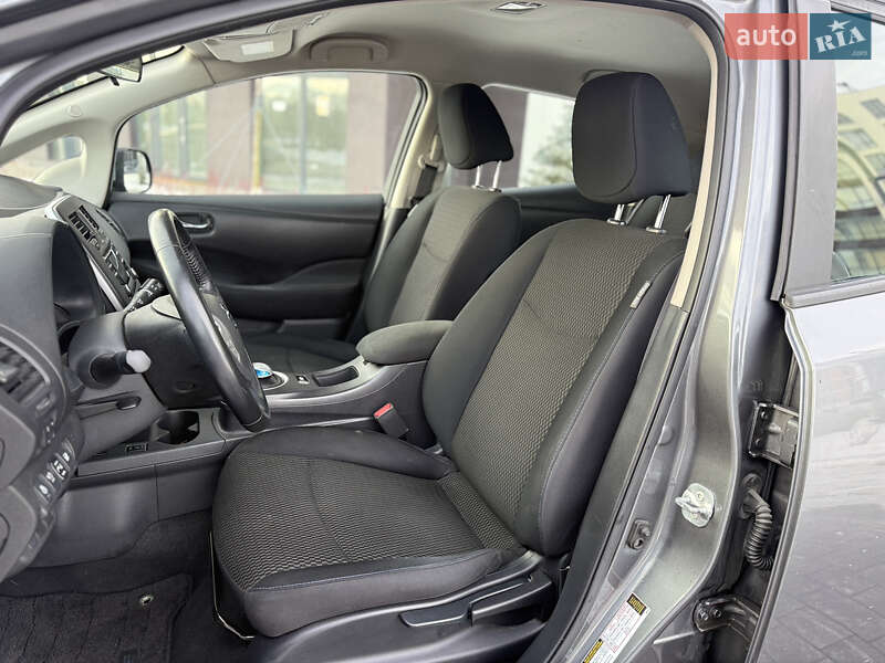 Хэтчбек Nissan Leaf 2015 в Городке