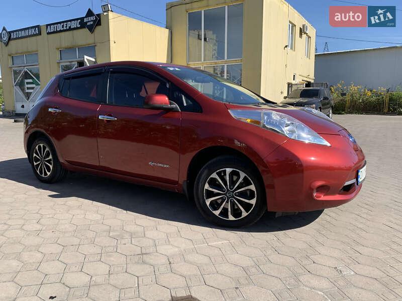 Хэтчбек Nissan Leaf 2015 в Львове