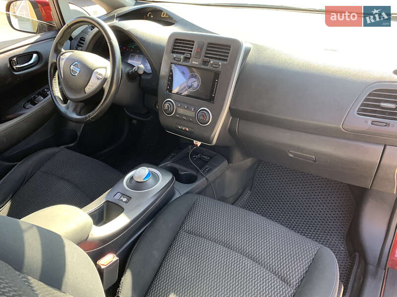 Хэтчбек Nissan Leaf 2015 в Львове