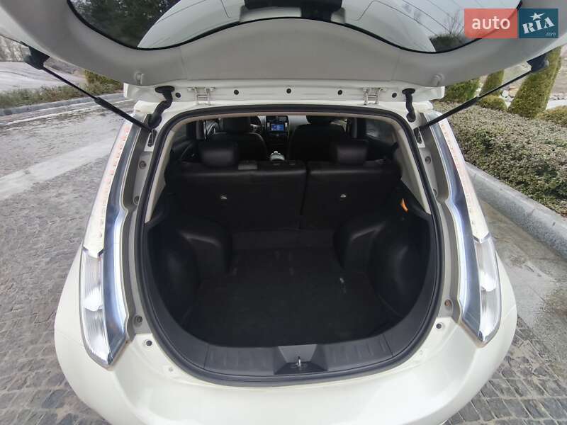 Хетчбек Nissan Leaf 2014 в Дніпрі