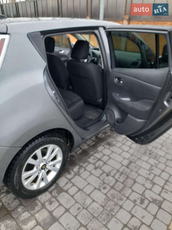 Хетчбек Nissan Leaf 2015 в Новомосковську