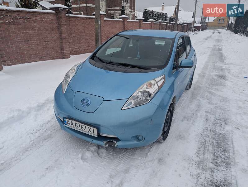 Хэтчбек Nissan Leaf 2015 в Киеве фото Хэтчбек Nissan Leaf 2015 в Киеве
