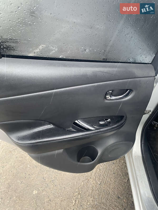 Хэтчбек Nissan Leaf 2013 в Одессе фото 18 Хэтчбек Nissan Leaf 2013 в Одессе