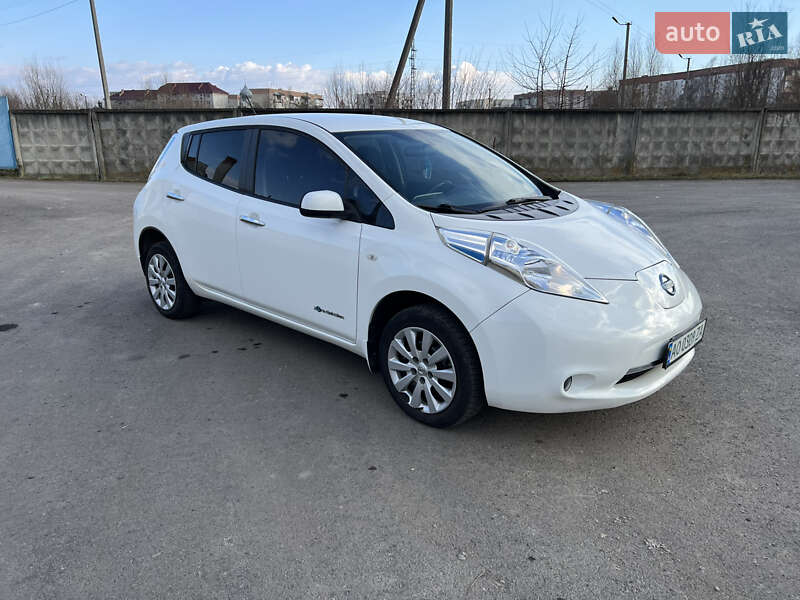 Хэтчбек Nissan Leaf 2015 в Ужгороде