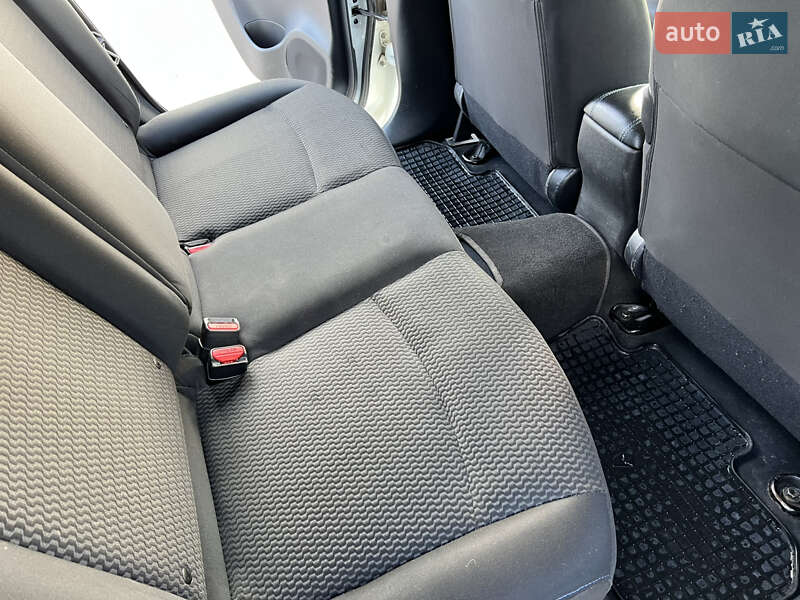 Хэтчбек Nissan Leaf 2015 в Ужгороде