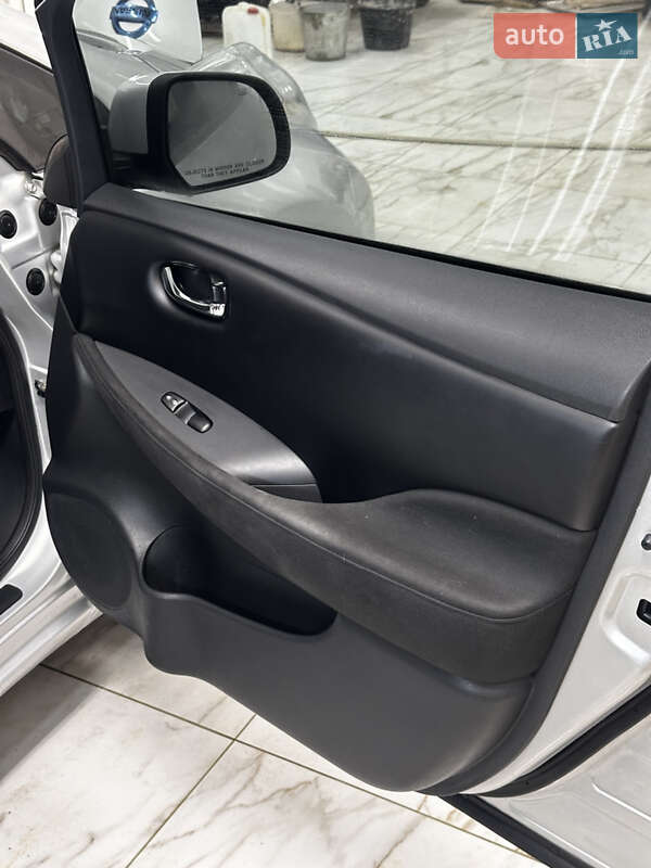 Хэтчбек Nissan Leaf 2014 в Житомире