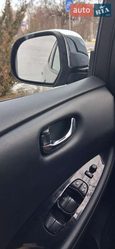 Хэтчбек Nissan Leaf 2014 в Львове