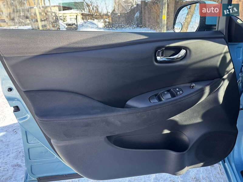 Хетчбек Nissan Leaf 2015 в Києві