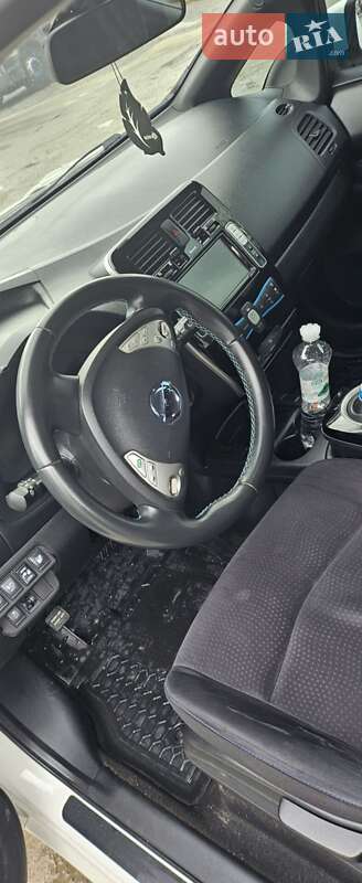 Хетчбек Nissan Leaf 2016 в Чернівцях