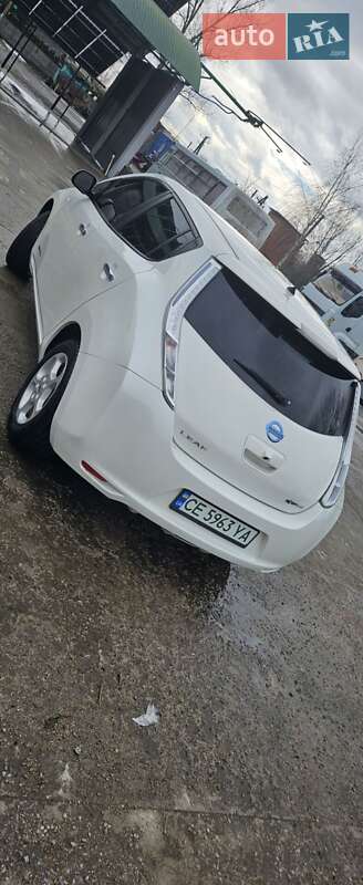 Хетчбек Nissan Leaf 2016 в Чернівцях