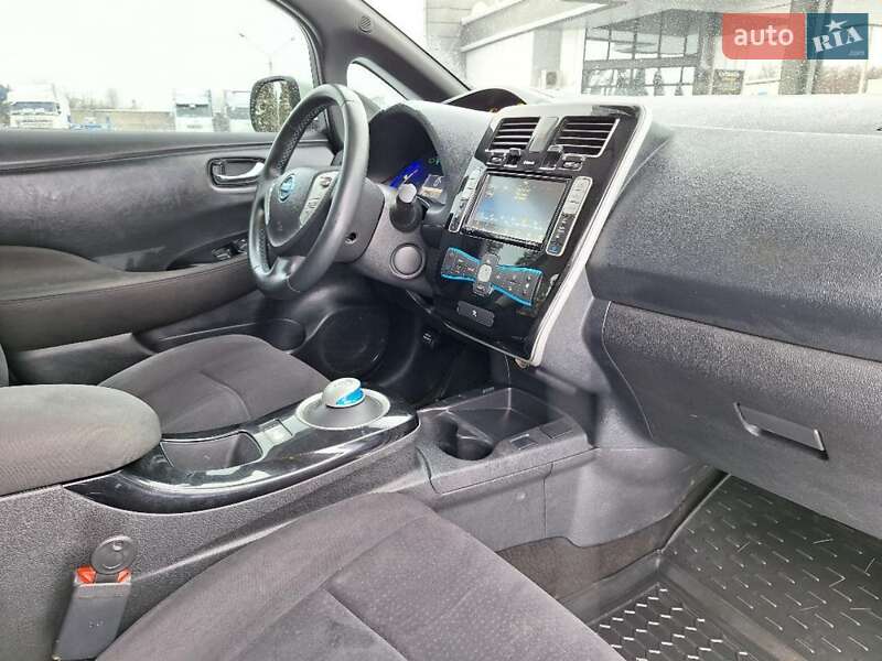 Хетчбек Nissan Leaf 2016 в Чернівцях