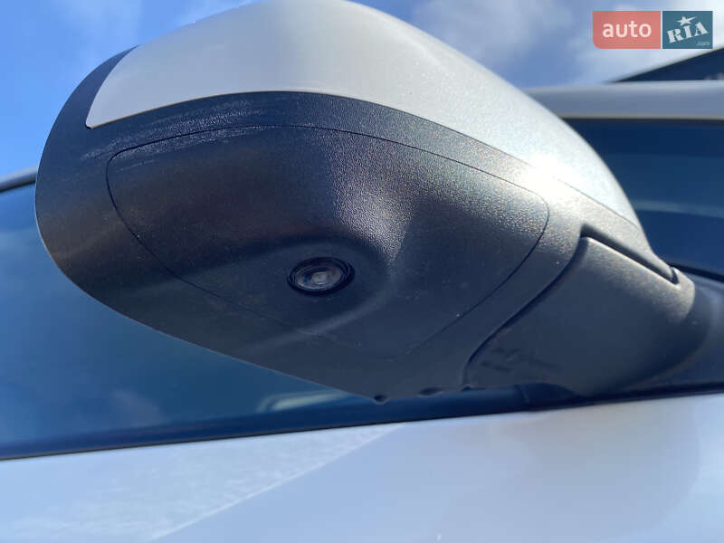 Хэтчбек Nissan Leaf 2016 в Ивано-Франковске