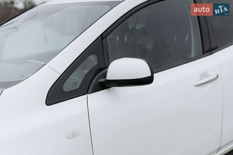 Хэтчбек Nissan Leaf 2015 в Черновцах