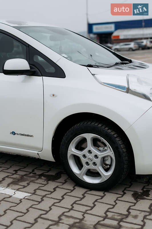 Хэтчбек Nissan Leaf 2015 в Черновцах