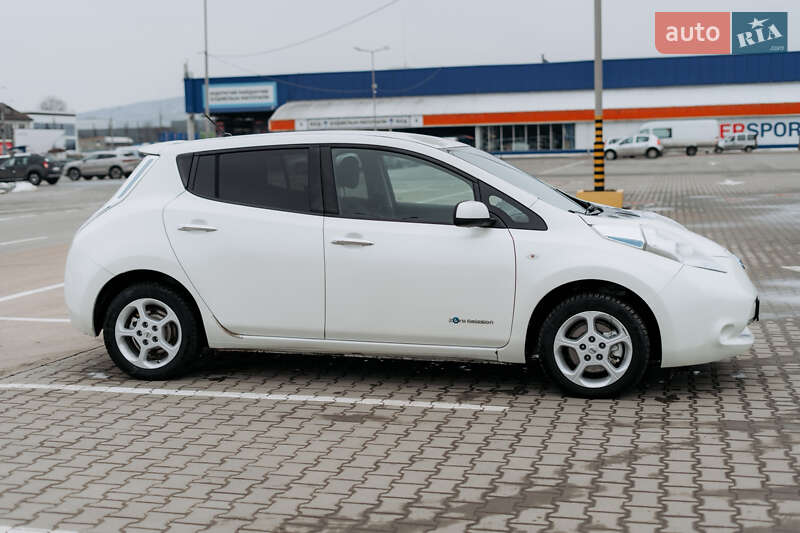 Хэтчбек Nissan Leaf 2015 в Черновцах