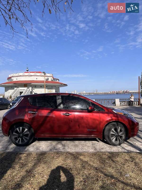 Хэтчбек Nissan Leaf 2014 в Днепре