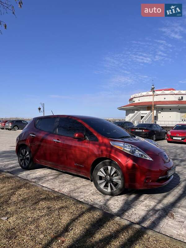 Хэтчбек Nissan Leaf 2014 в Днепре