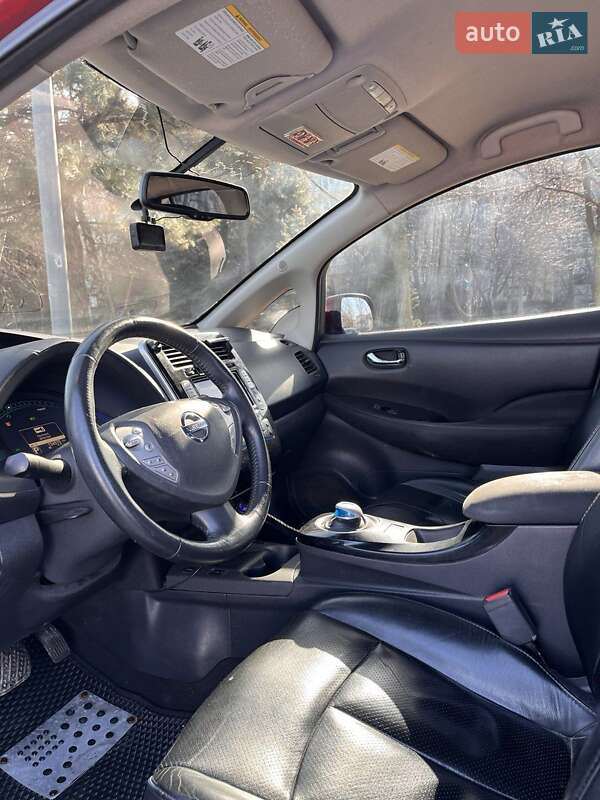 Хэтчбек Nissan Leaf 2014 в Днепре