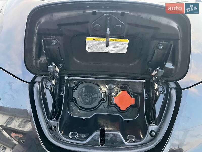 Хэтчбек Nissan Leaf 2015 в Ивано-Франковске