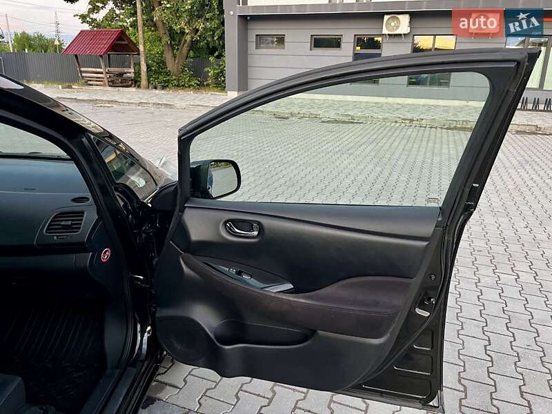 Хэтчбек Nissan Leaf 2015 в Ивано-Франковске