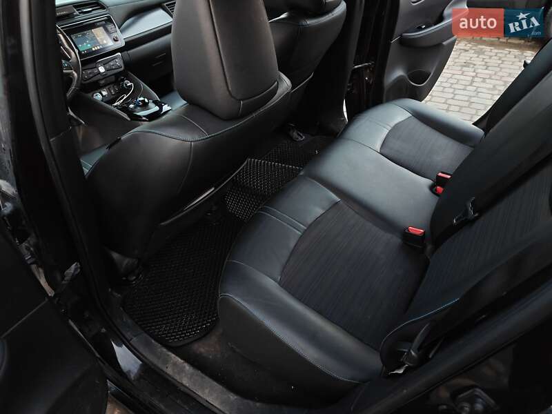 Хетчбек Nissan Leaf 2018 в Мостиській