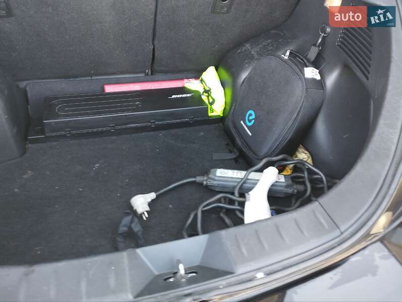 Хетчбек Nissan Leaf 2014 в Києві