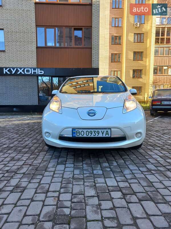 Хэтчбек Nissan Leaf 2015 в Тернополе