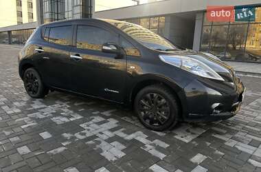 Хетчбек Nissan Leaf 2011 в Дніпрі