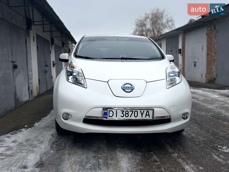Хэтчбек Nissan Leaf 2015 в Каменец-Подольском