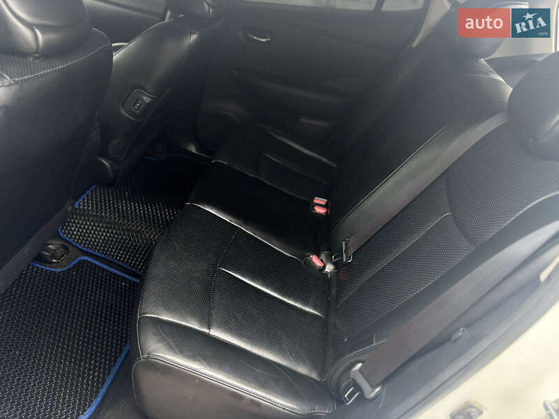 Хэтчбек Nissan Leaf 2015 в Каменец-Подольском