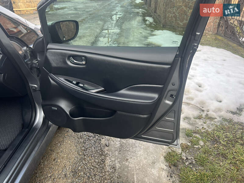 Хетчбек Nissan Leaf 2018 в Чернівцях