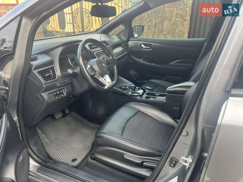 Хетчбек Nissan Leaf 2018 в Чернівцях