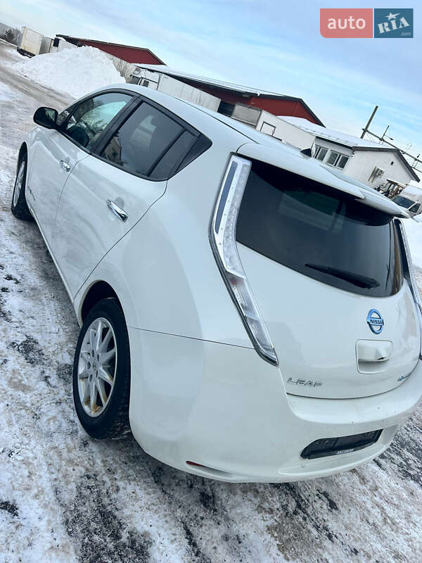 Хетчбек Nissan Leaf 2016 в Ужгороді