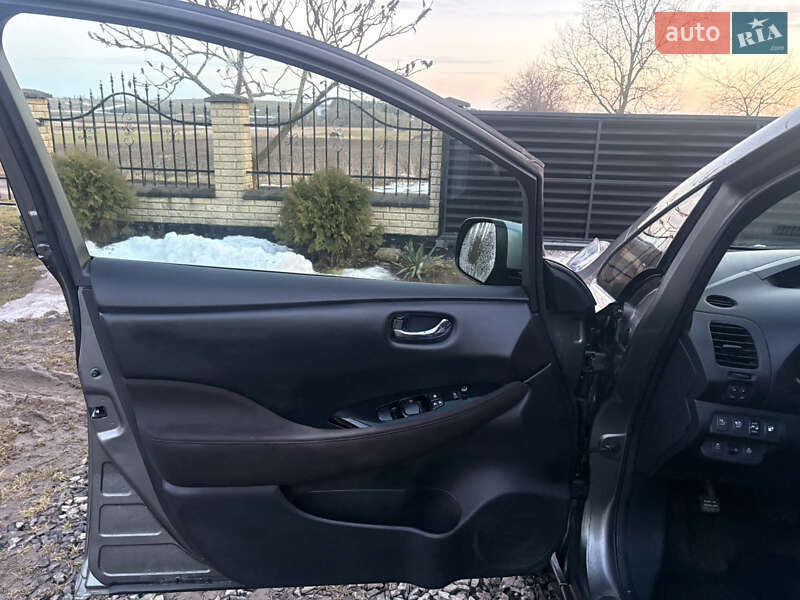 Хетчбек Nissan Leaf 2016 в Луцьку