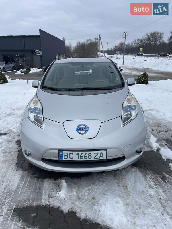 Хэтчбек Nissan Leaf 2013 в Львове