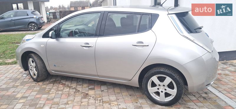 Хетчбек Nissan Leaf 2014 в Млиніві