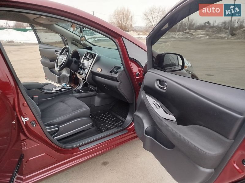 Хетчбек Nissan Leaf 2016 в Житомирі