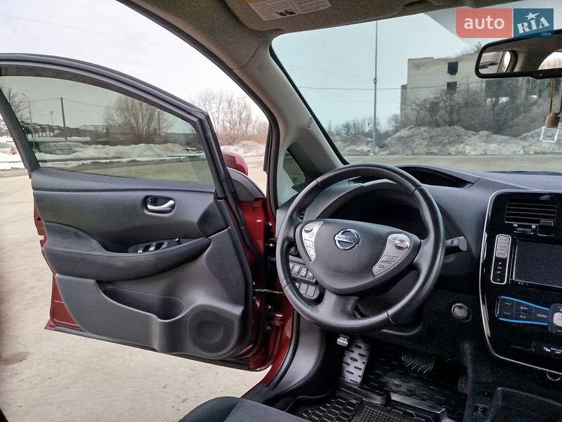 Хетчбек Nissan Leaf 2016 в Житомирі