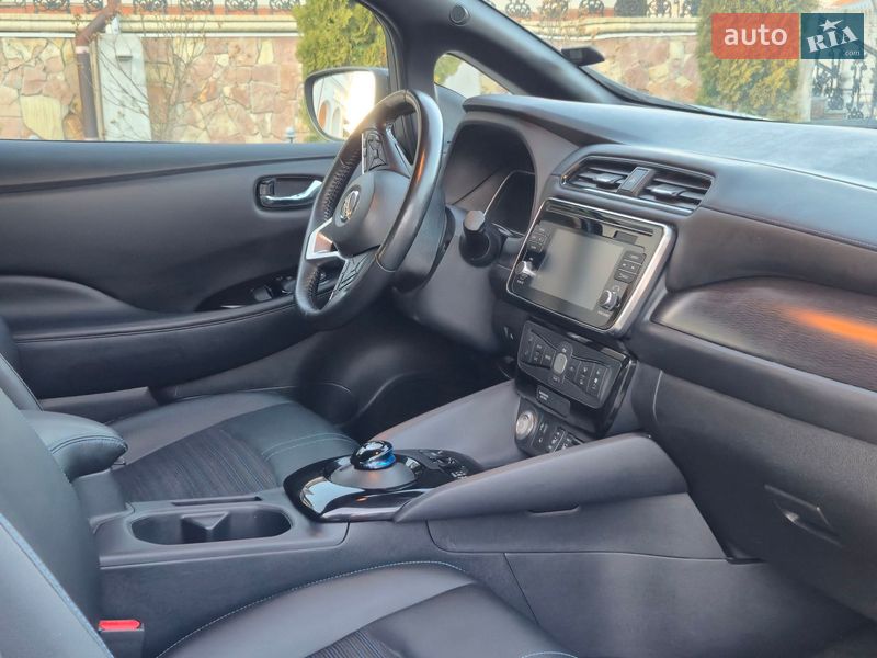 Хетчбек Nissan Leaf 2018 в Золочеві